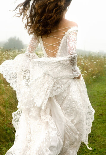 安妮女王的蕾丝婚纱~露背设计~异域风情~