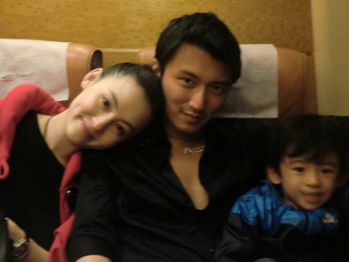 曾经幸福的一家三口啊