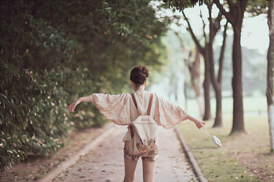 我对你的思念简单而悠长，且透着墨香。