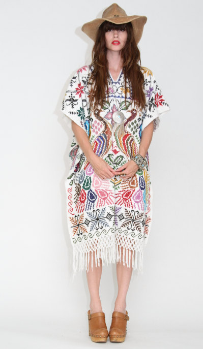 Mexican Poncho with White fringe 好棒的感觉