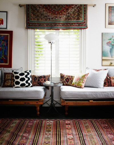 I love the rug accents everywhere. Rugs aren't limited to the floor!