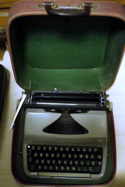 瑞典产FACIT牌台式全金属外壳老式英文打字机带手提箱-