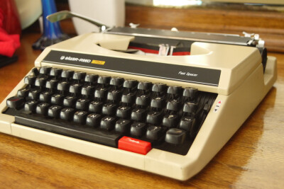 日本产SLIVER-REED 750米色全金属外壳英文打字机