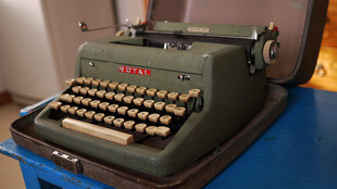 ROYAL 绿色桌面式老式英文打字机