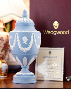 ：Wedgwood 碧玉浮雕伊莉莎白女皇二世40週年古玩宝瓶