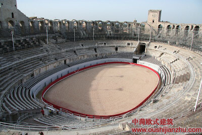 古希腊剧院建成一个半圆形的计划，分层座位以上的表演区。古罗马露天剧场为椭圆形或圆形的计划，四周像一个现代化的中央表演区，露天的座位层次，体育场。可以拥抱剧场式 “圆形剧场”的现代用法阶段与上唯一的一面…