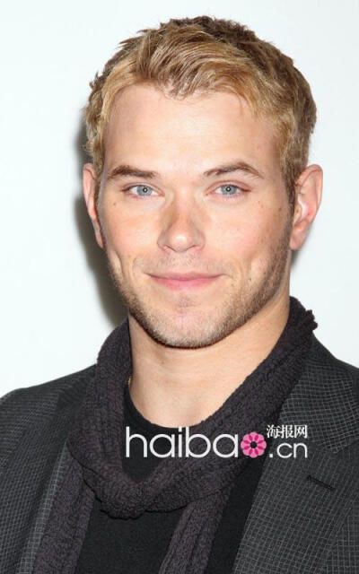  凯南·鲁兹 (Kellan Lutz) 出席纽约时装周CK (Calvin Klein) 2010秋冬男装发布会秀后派对。小帅哥如今是CK (Calvin Klein) 代言人的身份啦。