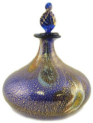 Murano Glass Perfume Bottle - Lapis and Gold。更多精彩请关注@晓冬知春-视觉生活志