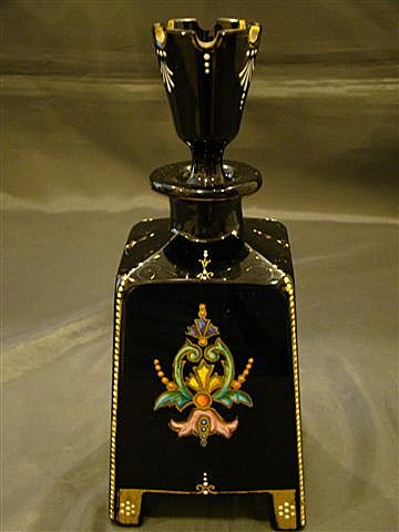 Antique black glass enameled perfume bottle 。更多精彩请关注@晓冬知春-视觉生活志