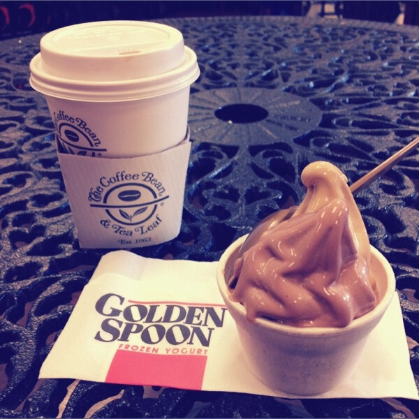 [L原创] @Golden Spoon Frozen Yogurt: Raspberry chocolate Iced caffe de leche froyo with a cup of Americano