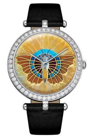 梵克雅宝Lady Arpels Extraordinary Butterflies腕表：象征蜕变更新的蝴蝶是Van Cleef &Arpels梵克雅宝逾百年的灵感泉源，它的身影再度停驻于瑰丽不凡的全新表盘上，化作限量的腕表珍品。