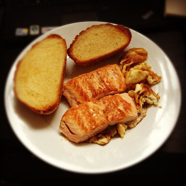 Pan-fried Salmon + Scrambled Eggs+Bread