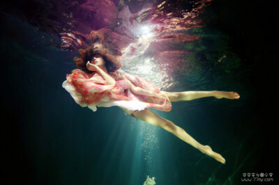 水中舞唯美时尚大片摄影艺术