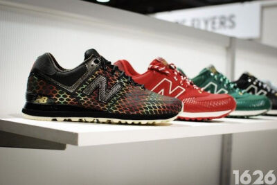 2013年紧接著为蛇年，抢先于各大品牌 New Balance 首先推出 ’2013 Year of the Snake’ 蛇年纪念鞋款，以蛇纹为主轴，并顺势搭上最为流行的动物柄设计，再加上不同配色组合。