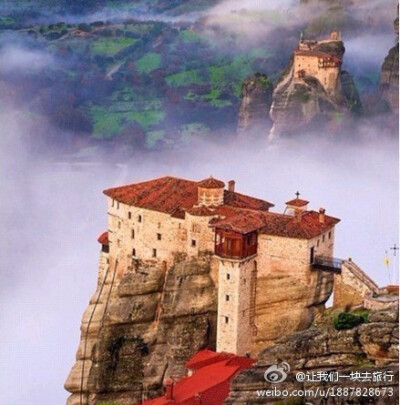 【天空之城】希腊的Meteora，希腊最美三个地方之一，一片与世隔绝的人间净土，一处令人惊叹的建筑奇观。