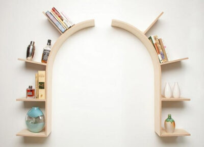 这款流线型摩登拱形书架[Modern Arched Bookshelves]是由 Perfekte Velle 创意设计工作室所设计，它由两片划着漂亮弧形的置物架组成。使用者可以充分发挥自己的创造力，将它们自由的个性化安装在墙壁上——分开、或…