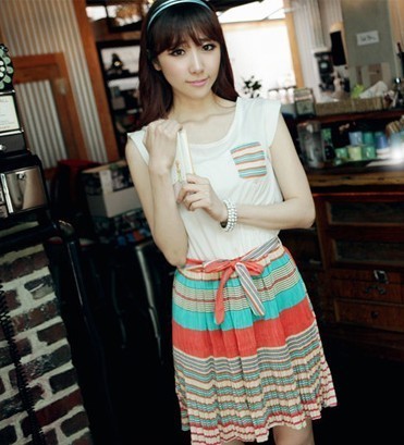  韩版夏季时尚彩色条纹无袖收腰连衣裙