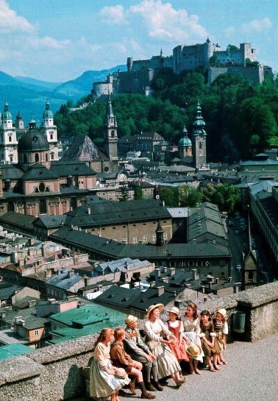 Julie Andrews & assorted Von Trapps in The Sound of Music (1965, dir. Robert Wise)