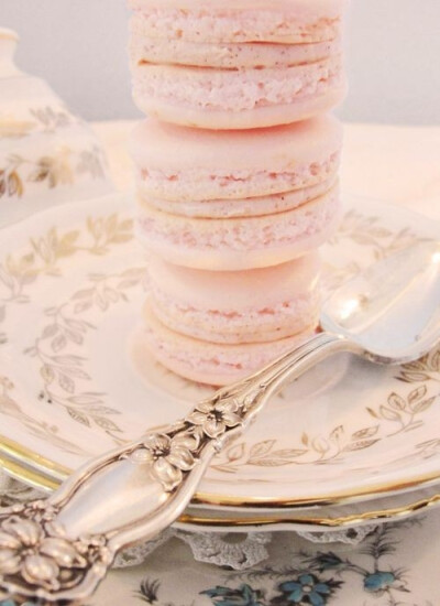 lovely tutorial on french macarons from An Artful Adventure by kari