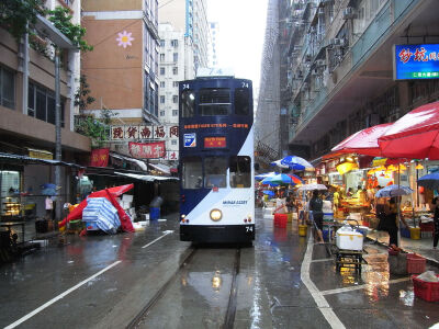 电车在香港穿越集市