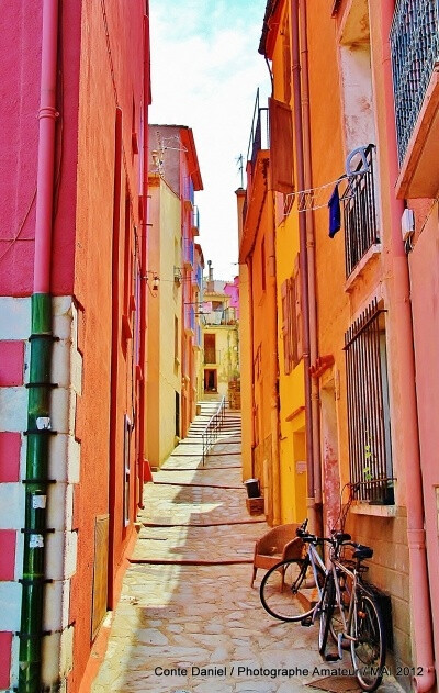 法國的Collioure，位於法國南部靠地中海，是一個古老城鎮，藝術野獸派發源地，20世紀初科利尤爾成為藝術活動的中心...