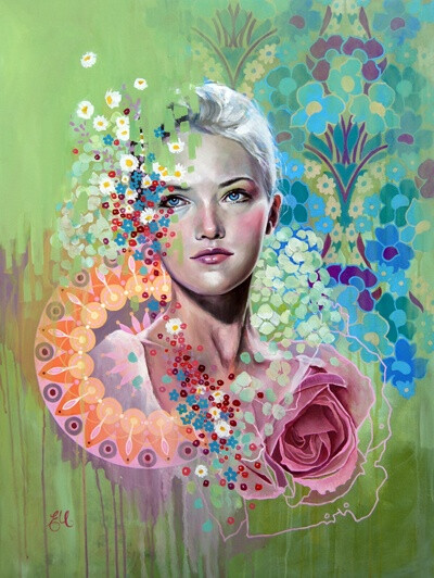 '"Heidi "by Emma Auber來自澳大利亞女藝術家，相當華麗的肖像畫作，五顏六色的形狀和花卉背景，生動艷麗，展現強大的活力風格。