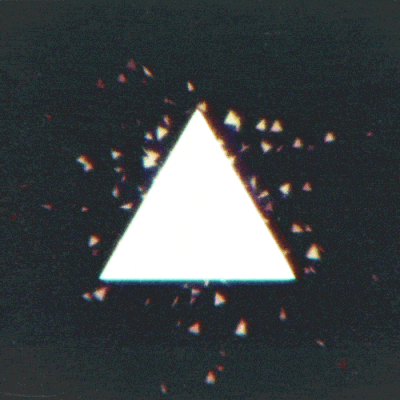 "tri_heart" 自由運動圖形設計師Matthew DiVito，以天體宇宙的幾何形狀和複雜，柔和的色調，讓人聯想到老科幻電影的特點，形成各種空靈的幾何動畫，相當特別。