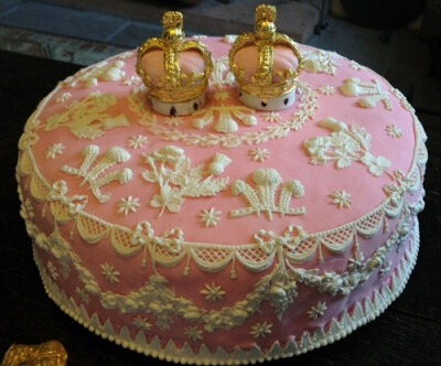 ohlalapinkjoy: A traditional victorian cake. It looks so lovly :)