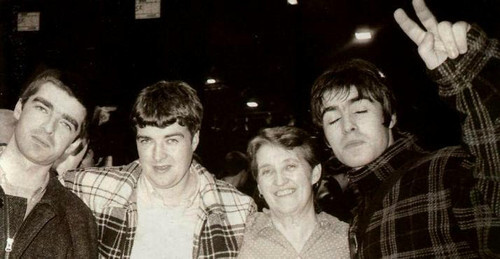 “Don’t Go Away” wrote it for his mom when she was hospitalized for a supposed cancer. From this experience, Noel decided to write this song … Liam cried during the recording of this song