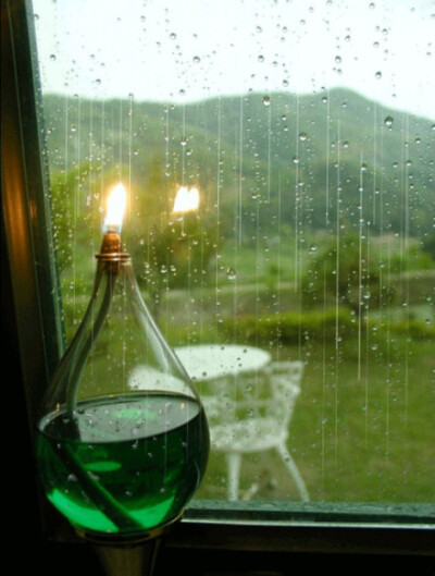 Be strong now because things will get better. It may be stormy now, but it can&#39;t rain forever. 现在，坚强一点，因为事情总会变得更好。现在也许还是暴风雨，但雨不会一直下下去。