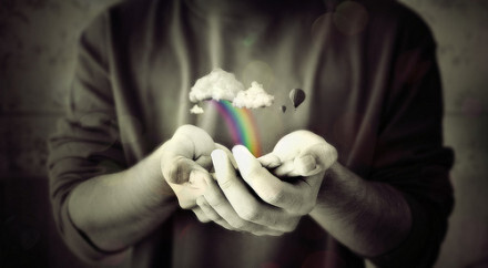 In this world, nothing is not, only to grasp from the palm of slip away.这个世界上，没有什么东西是得不到的，只有抓不住而从掌心中悄然流走的。