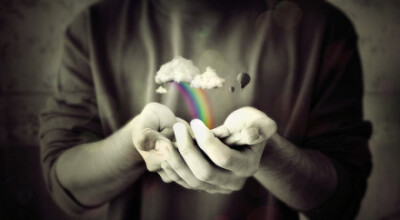 In this world, nothing is not, only to grasp from the palm of slip away.这个世界上，没有什么东西是得不到的，只有抓不住而从掌心中悄然流走的。