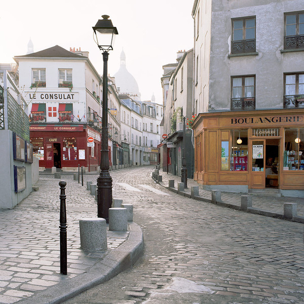 MONTMARTRE，是位於法國巴黎市十八區的一座130公尺高的山丘，在塞納河的右岸。蒙馬特是電影『艾蜜莉的異想世界』拍攝場景之一