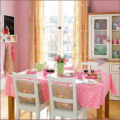 粉色的客厅空间设计