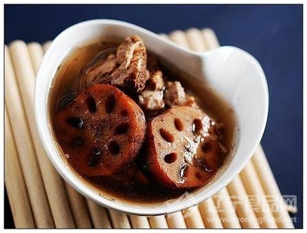 秋季滋补靠饮食 揭秘秋季食物状元榜：http://www.liaoningfood.net/special/show-1256.html