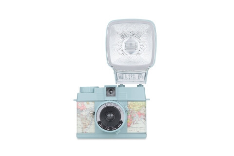 Diana Mini &amp; Flash – Latitude 是你的旅游良伴，他精简的外表有着强悍的功能，拥有这位使用 35mm 拍摄的快拍高手，你将不会错过任何探索这个世界的一分一秒！