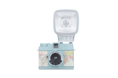 Diana Mini &amp; Flash – Latitude 是你的旅游良伴，他精简的外表有着强悍的功能，拥有这位使用 35mm 拍摄的快拍高手，你将不会错过任何探索这个世界的一分一秒！