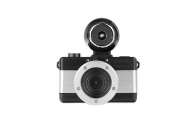 Lomography 全新的 Fisheye Baby 110 相机 让你能用 110格式的胶卷，拍到完美的鱼眼照片！历史上已经停产的110相机，Lomography 让它再次重生，并为他配上好看的鱼眼镜头！此为闪亮的鱼眼镜头金属版