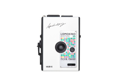 Lomography 刚和 MUBI 联手，带给你最新的 LomoKino 限量特别版相机。附年前以《波米叔叔的前世今生》赢得康城影展最高荣誉 — 金棕榈奖的导演 Apichatpong Weerasethakul 的签名图案。