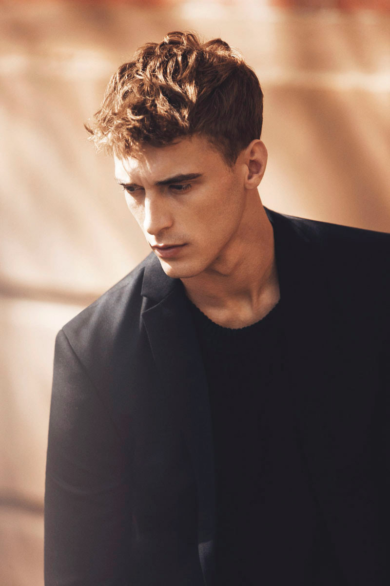 Clément Chabernaud Height: 6'1" / 186cm Chest: 35" / 91cm Waist: 28" / 73cm Shoes: 9 / 43 Hair: Blonde Eyes: Blue Place of Origin: Paris