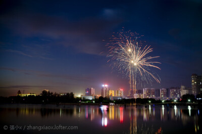 岸边城市夜景