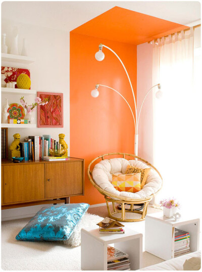 暖暖的橙色+白色，干净，又给人一种很阳光的感觉......
