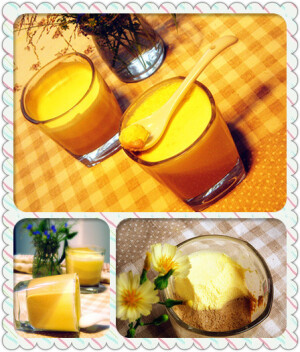 【原料】： 淡奶油110克，牛奶60克，蛋黄1个，速溶咖啡1袋，朗姆酒5克，吉利丁片5克，糖10克 【做法】： 1、将牛奶、蛋黄和糖混合，隔水加热打至浓稠。 2、加入泡软了的吉利丁，拌至溶解。 3、平均分成两份，其中一份加入咖啡粉拌匀。冷却至手温。 <br />4、将打发的淡奶油平均分成两份，分别加入步骤3的两份混合物中，加入朗姆酒拌匀。 <br />5、将拌有咖啡的混合物分别倒入两个杯子（一半的位置），放入冰箱冷冻至凝固，取出。（若想要倾斜的效果，将杯子倾斜放入冰箱） <br />6、将未加咖啡粉的混合物续入杯中，填满，盖上保鲜膜，放入冷藏室，四小时左右即可食用。