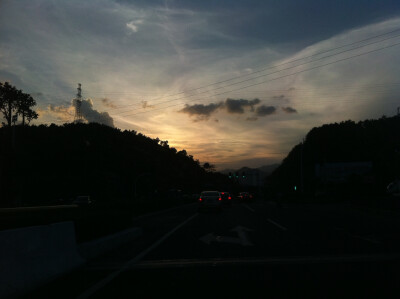 夕阳西下时～我，在路上～～～