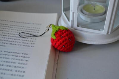 编织草莓手机链