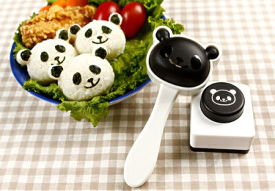 超萌熊猫饭团套装，本套装包含一个饭团模具和一个熊猫笑脸紫菜压花器。简单地就可以DIY出一个熊猫饭团了。
