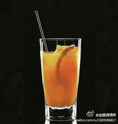 【哈维撞墙Harvey Wallbanger】清爽顺口之余,不失甘醇之后劲~材料：3/10维波罗瓦伏特加6/10橙汁1/10加里安诺利口酒 制作：在加冰的高杯中倒人伏特加、橙汁，充分搅拌并在上层加人加里安诺，轻轻地搅拌。可用一片橙于…