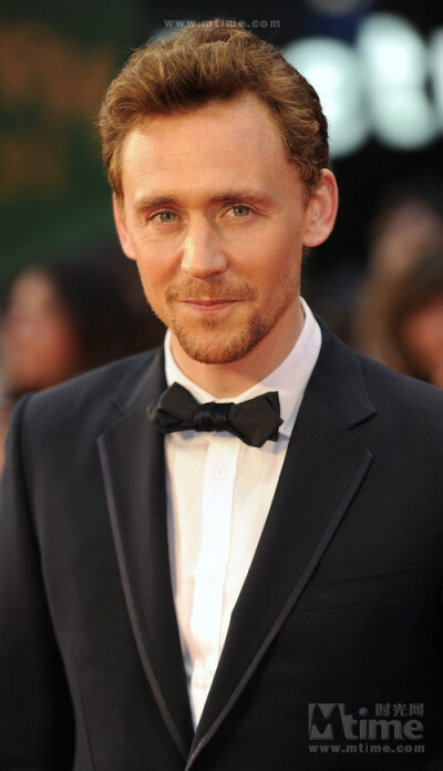 汤姆·希德勒斯顿 Tom Hiddleston 生活照 #10 哎，会被人误认为大叔控的~~~