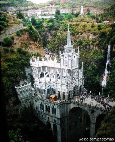 这教堂在哥伦比亚的Las Lajas, 1916-1949