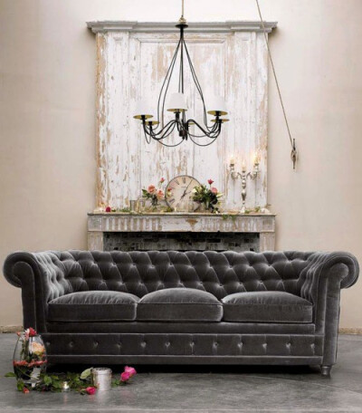 this couch! chesterfield velvet button sofa grey